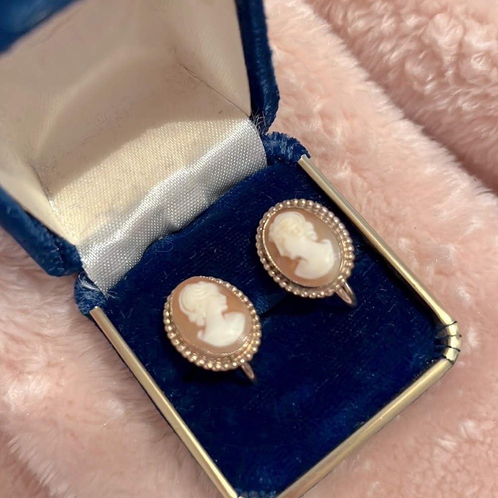 Vintage Cameo Screw Back Earrings 12k Gold Filled